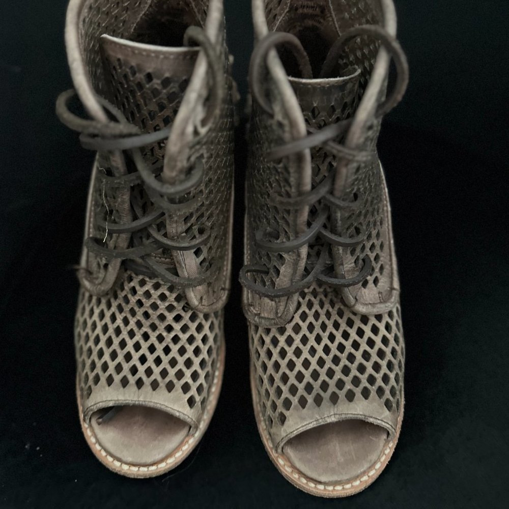 Tan Leather Free Bird Shoes